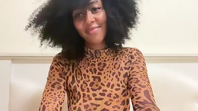 Snapshot of Vaylisse chatting on 10/25/25, 06:02 Vaylisse online show from 10/25/25, 06:02