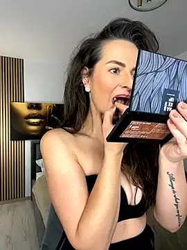 Snapshot of BarbaraXoXoX chatting on 10/16/25, 05:08 BarbaraXoXoX online show from 10/16/25, 05:08