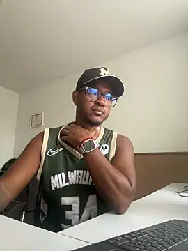 Snapshot of AndyCalifornia1 chatting on 10/07/25, 12:35 AndyCalifornia1 online show from 10/07/25, 12:35