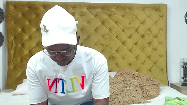 Snapshot of AndyCalifornia1 chatting on 10/20/25, 12:38 AndyCalifornia1 online show from 10/20/25, 12:38