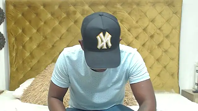 Snapshot of AndyCalifornia1 chatting on 10/27/25, 12:31 AndyCalifornia1 online show from 10/27/25, 12:31