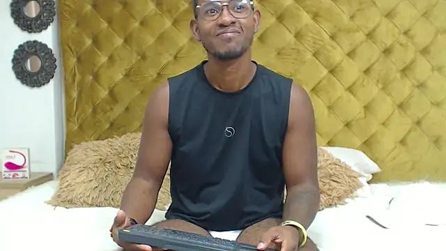 Snapshot of AndyCalifornia1 chatting on 10/29/25, 12:46 AndyCalifornia1 online show from 10/29/25, 12:46