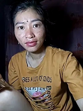 Snapshot of Phuongphuongg chatting on 10/13/25, 10:32 Phuongphuongg online show from 10/13/25, 10:32