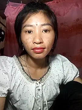 Snapshot of Phuongphuongg chatting on 10/15/25, 01:50 Phuongphuongg online show from 10/15/25, 01:50