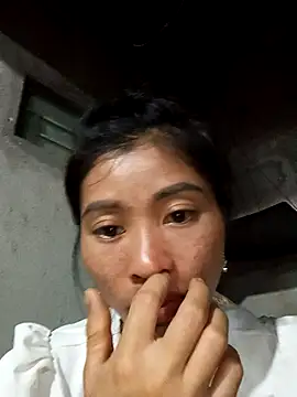 Snapshot of Phuongphuongg chatting on 10/17/25, 01:03 Phuongphuongg online show from 10/17/25, 01:03