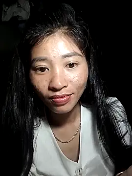 Snapshot of Phuongphuongg chatting on 10/20/25, 02:28 Phuongphuongg online show from 10/20/25, 02:28