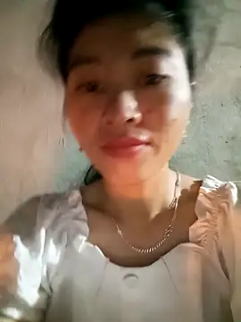 Snapshot of Phuongphuongg chatting on 10/27/25, 10:36 Phuongphuongg online show from 10/27/25, 10:36