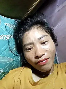 Snapshot of Phuongphuongg chatting on 10/28/25, 09:06 Phuongphuongg online show from 10/28/25, 09:06