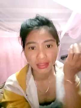 Snapshot of Phuongphuongg chatting on 11/10/25, 03:38 Phuongphuongg online show from 11/10/25, 03:38