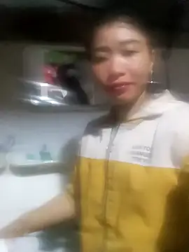 Snapshot of Phuongphuongg chatting on 11/12/25, 12:55 Phuongphuongg online show from 11/12/25, 12:55