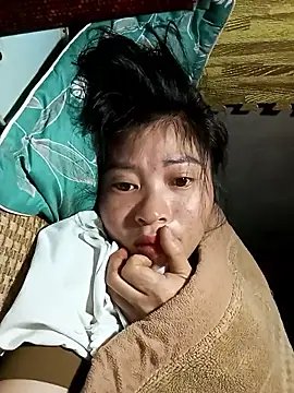 Snapshot of Phuongphuongg chatting on 11/13/25, 07:57 Phuongphuongg online show from 11/13/25, 07:57