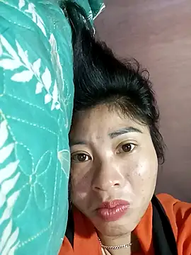 Snapshot of Phuongphuongg chatting on 11/14/25, 10:29 Phuongphuongg online show from 11/14/25, 10:29