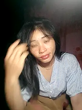 Snapshot of Phuongphuongg chatting on 11/15/25, 01:40 Phuongphuongg online show from 11/15/25, 01:40