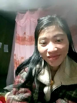 Snapshot of Phuongphuongg chatting on 11/17/25, 01:50 Phuongphuongg online show from 11/17/25, 01:50