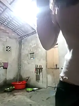 Snapshot of Phuongphuongg chatting on 11/19/25, 10:43 Phuongphuongg online show from 11/19/25, 10:43