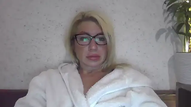 fox red lady7 online show from 10/16/25, 08:54