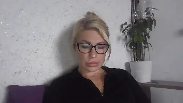 fox red lady7 online show from 10/18/25, 09:54