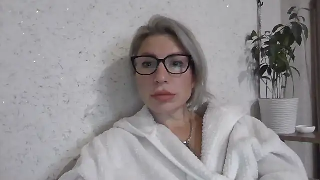 fox red lady7 online show from 11/16/25, 12:11