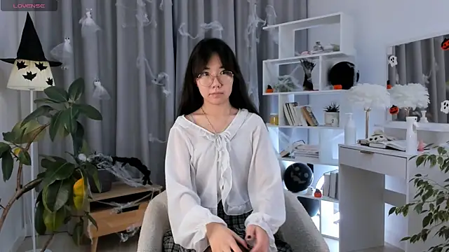 UdelaDodson online show from 11/03/25, 01:19