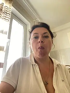 Snapshot of Kiravix chatting on 10/06/25, 09:18 Kiravix online show from 10/06/25, 09:18