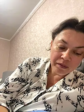 Snapshot of Kiravix chatting on 10/10/25, 05:45 Kiravix online show from 10/10/25, 05:45