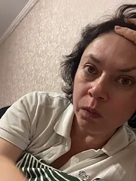 Snapshot of Kiravix chatting on 10/13/25, 08:20 Kiravix online show from 10/13/25, 08:20