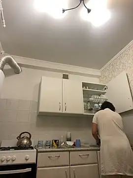 Snapshot of Kiravix chatting on 10/14/25, 03:35 Kiravix online show from 10/14/25, 03:35