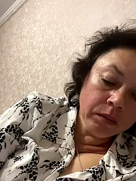 Snapshot of Kiravix chatting on 10/17/25, 03:58 Kiravix online show from 10/17/25, 03:58