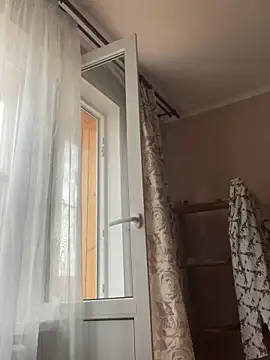 Snapshot of Kiravix chatting on 10/18/25, 05:32 Kiravix online show from 10/18/25, 05:32