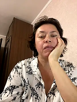 Snapshot of Kiravix chatting on 10/20/25, 04:07 Kiravix online show from 10/20/25, 04:07