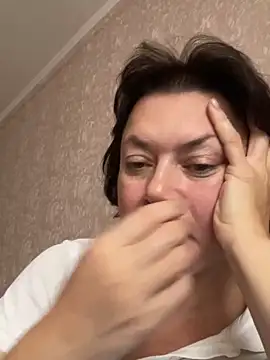 Snapshot of Kiravix chatting on 10/23/25, 09:52 Kiravix online show from 10/23/25, 09:52