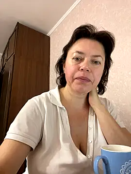 Snapshot of Kiravix chatting on 10/24/25, 06:54 Kiravix online show from 10/24/25, 06:54