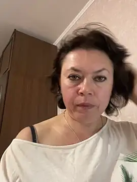 Snapshot of Kiravix chatting on 10/26/25, 04:13 Kiravix online show from 10/26/25, 04:13