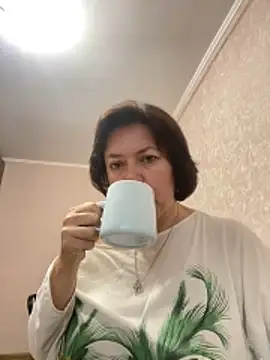 Snapshot of Kiravix chatting on 10/28/25, 06:50 Kiravix online show from 10/28/25, 06:50