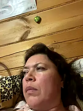 Snapshot of Kiravix chatting on 10/31/25, 07:15 Kiravix online show from 10/31/25, 07:15