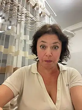 Snapshot of Kiravix chatting on 11/02/25, 01:35 Kiravix online show from 11/02/25, 01:35