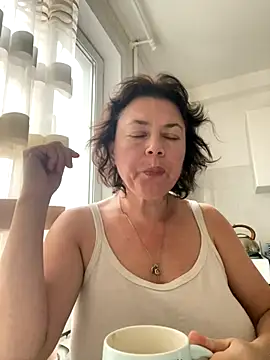 Snapshot of Kiravix chatting on 11/09/25, 10:46 Kiravix online show from 11/09/25, 10:46