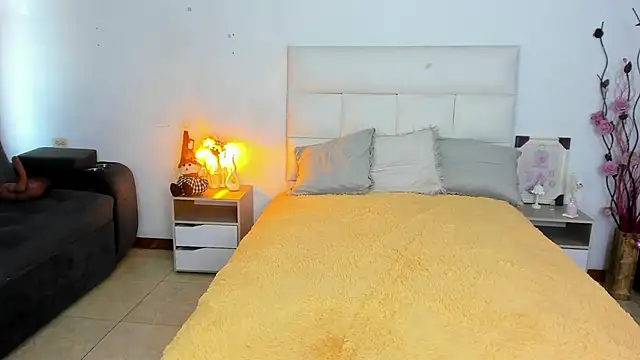 hannahdvil1 online show from 10/09/25, 11:52