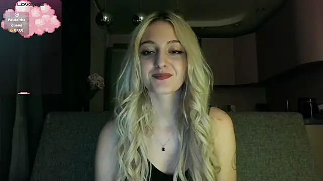 Snapshot of white_liillyy chatting on 09/08/25, 08:19 white liillyy online show from 09/08/25, 08:19