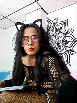 Snapshot of angela_bigdick chatting on 09/27/25, 01:21 angela bigdick online show from 09/27/25, 01:21