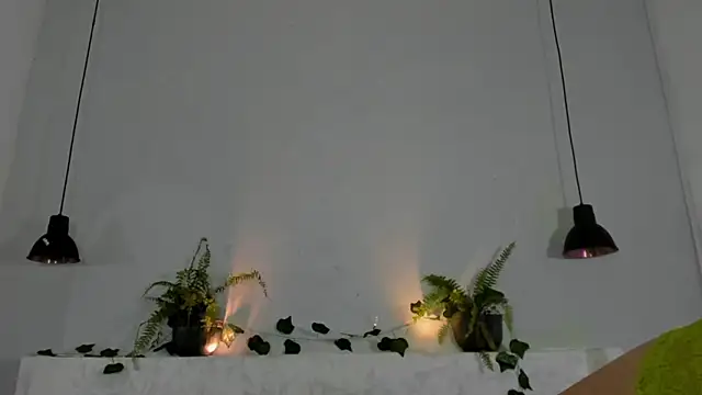 victoria flores1 online show from 11/21/25, 12:54