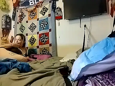 Snapshot of SnowBunny1224 chatting on 09/29/25, 09:03 SnowBunny1224 online show from 09/29/25, 09:03