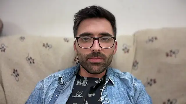 Snapshot of Alicante34 chatting on 10/18/25, 02:14 Alicante34 online show from 10/18/25, 02:14