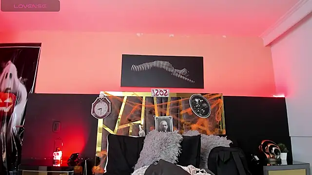 ScarletTorres online show from 10/22/25, 06:51