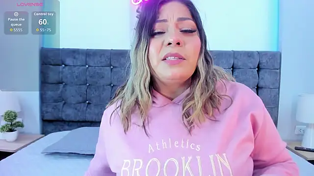 isabella horney  online show from 10/13/25, 08:20