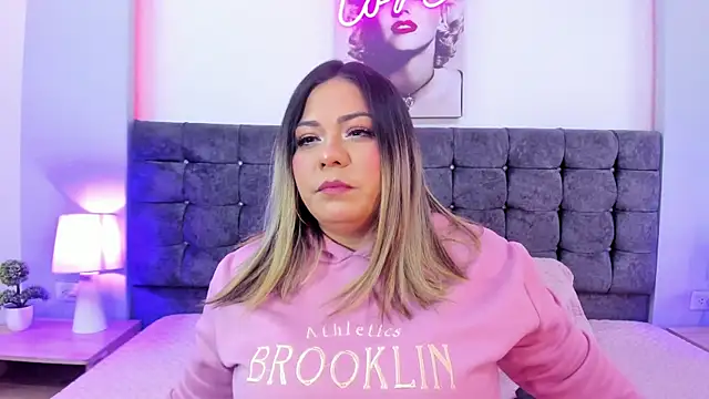 isabella horney  online show from 10/25/25, 05:51