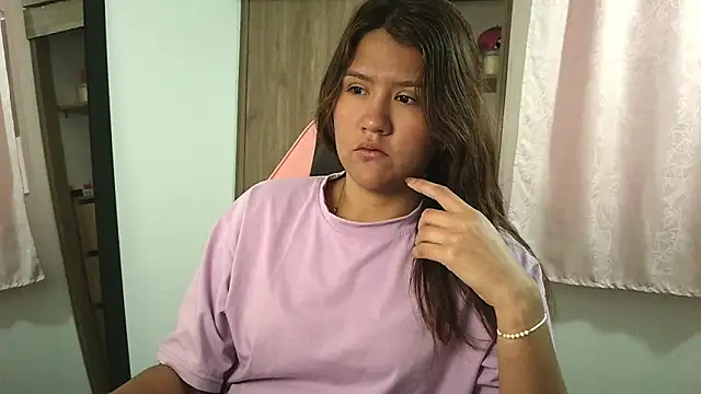 Snapshot of Oliviawatson1 chatting on 10/02/25, 12:12 Oliviawatson1 online show from 10/02/25, 12:12