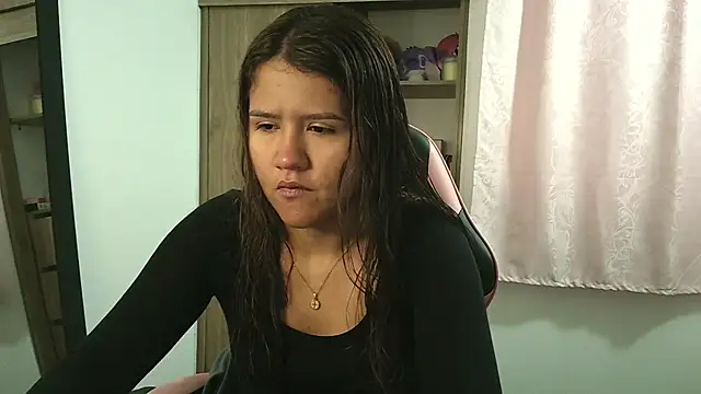 Snapshot of Oliviawatson1 chatting on 10/04/25, 12:14 Oliviawatson1 online show from 10/04/25, 12:14