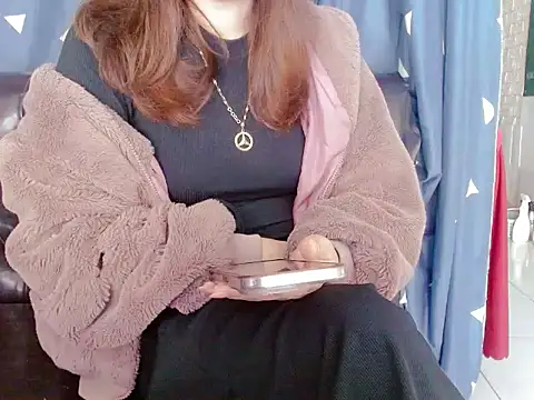 Snapshot of Alisa8x_sexy chatting on 11/23/25, 02:22 Alisa8x sexy online show from 11/23/25, 02:22