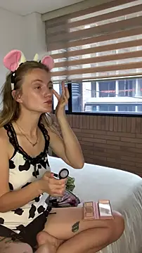 Snapshot of andyzuzka chatting on 10/31/25, 02:40 andyzuzka online show from 10/31/25, 02:40